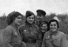 4 ноября 1942 года Сталинград. Лидия Аносова слева