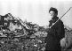 1943 год. Вязьма. Старик на пепелище своего разрушенного дома. (Автор фото Георгий Петрусов)