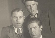 Федор Григорьевич Мещеряков (слева, внизу)