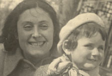 Моя бабушка Г.И. Глухарёва и прабабушка Н.А. Панова. Весна 1941 года, Москва, Хамовники.